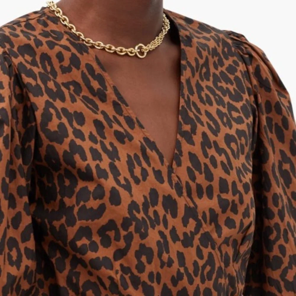 NWOT Ganni Leopard Print Balloon Sleeve Wrap Top, Size 34 - Picture 4 of 6
